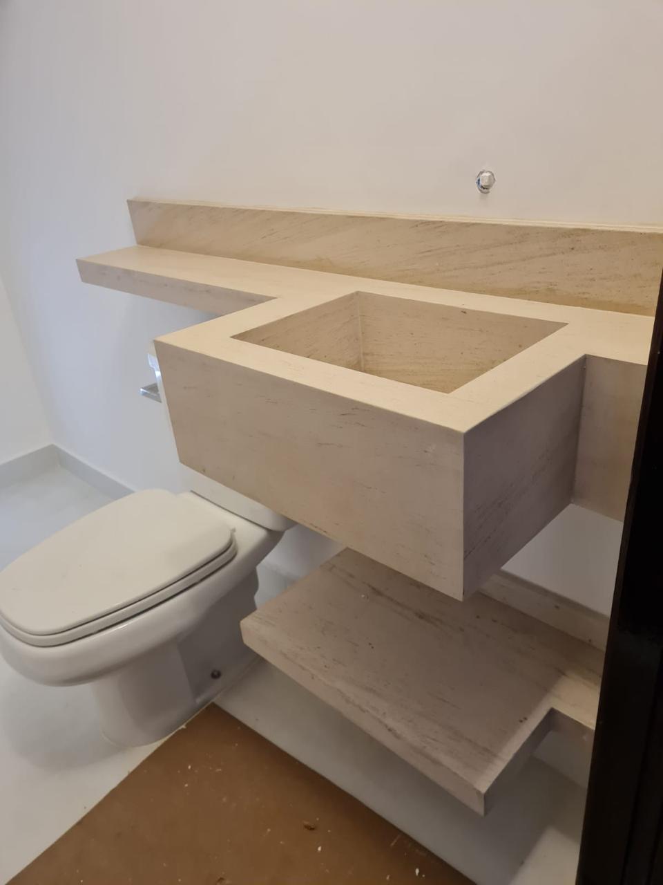 Floating Washbasin with Sculpted Sink